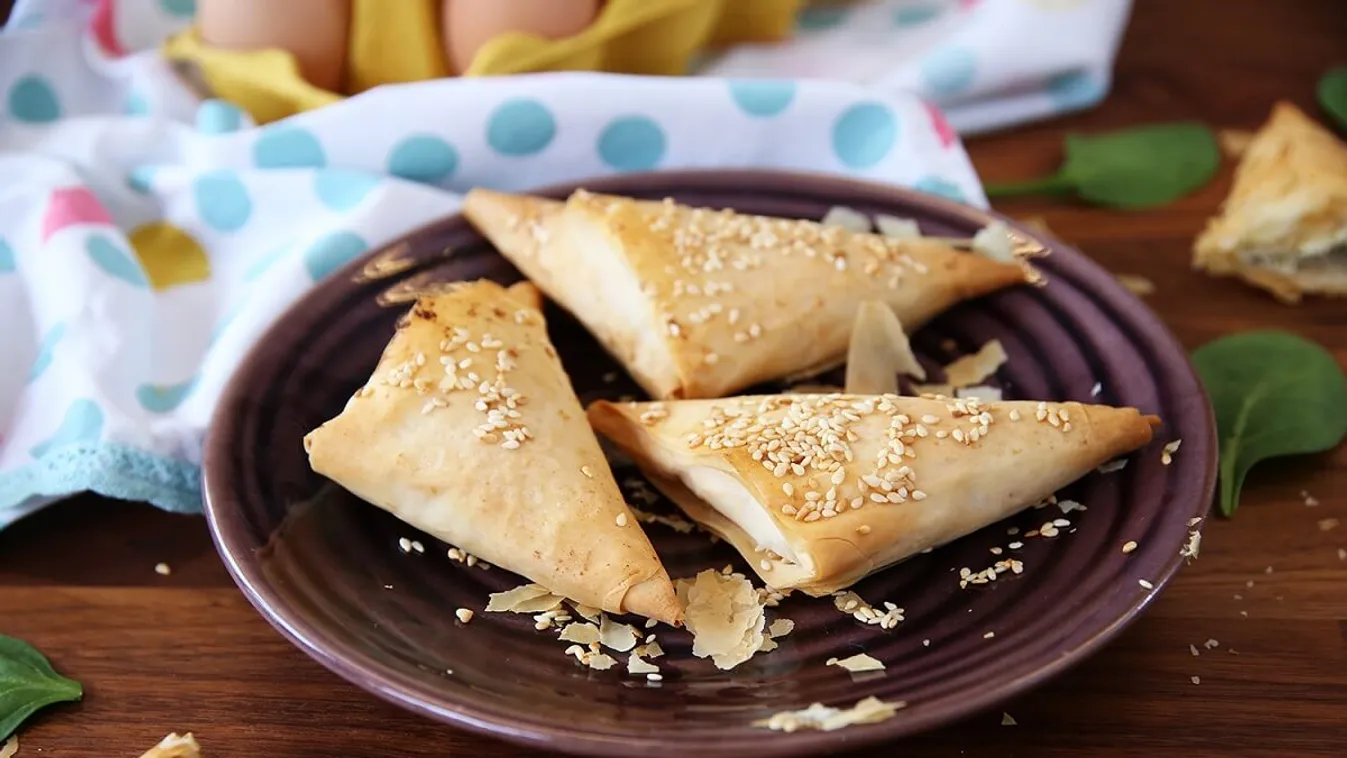 Spenótos háromszögek (spanakopita)