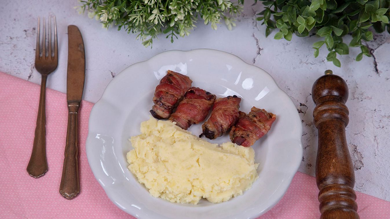 Egyszerű baconbe tekert csirkemáj  recept