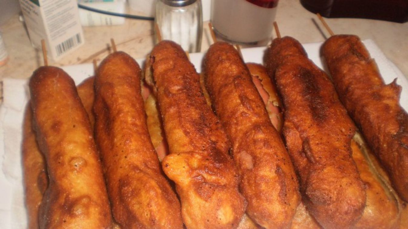 Bundás virsli (corn dog)