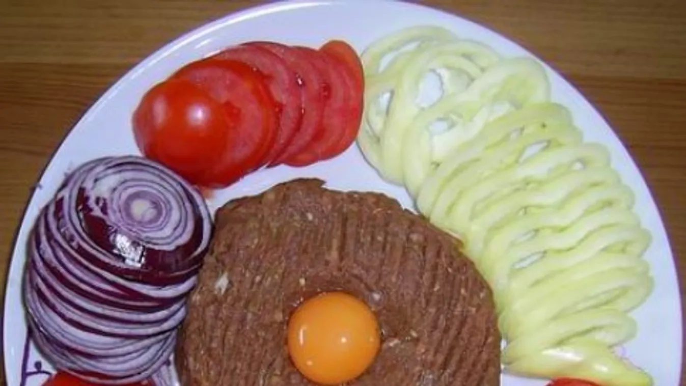 Tatar beefsteak (tatárbifsztek)