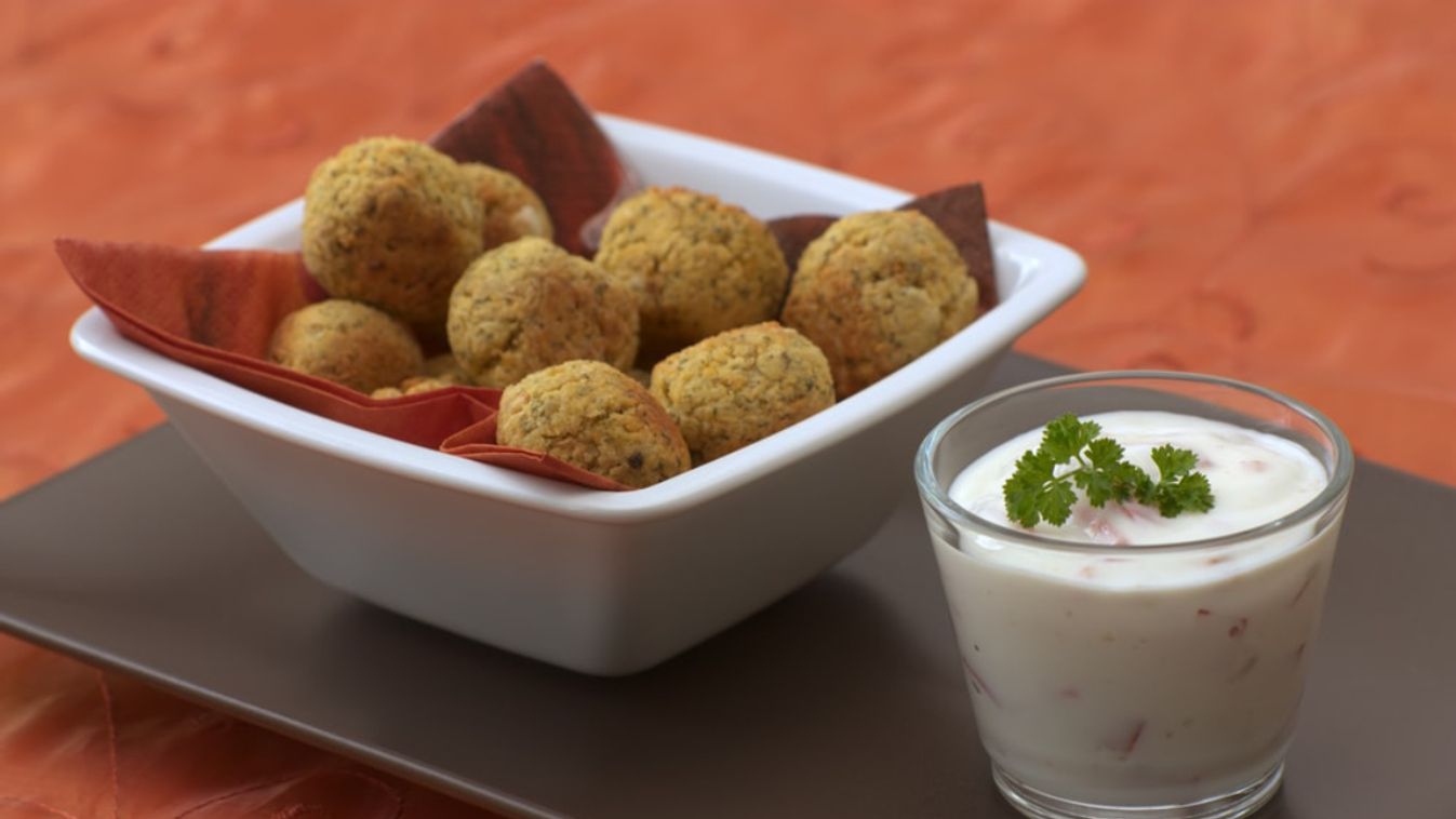 Zöldfűszeres-pisztáciás falafel recept