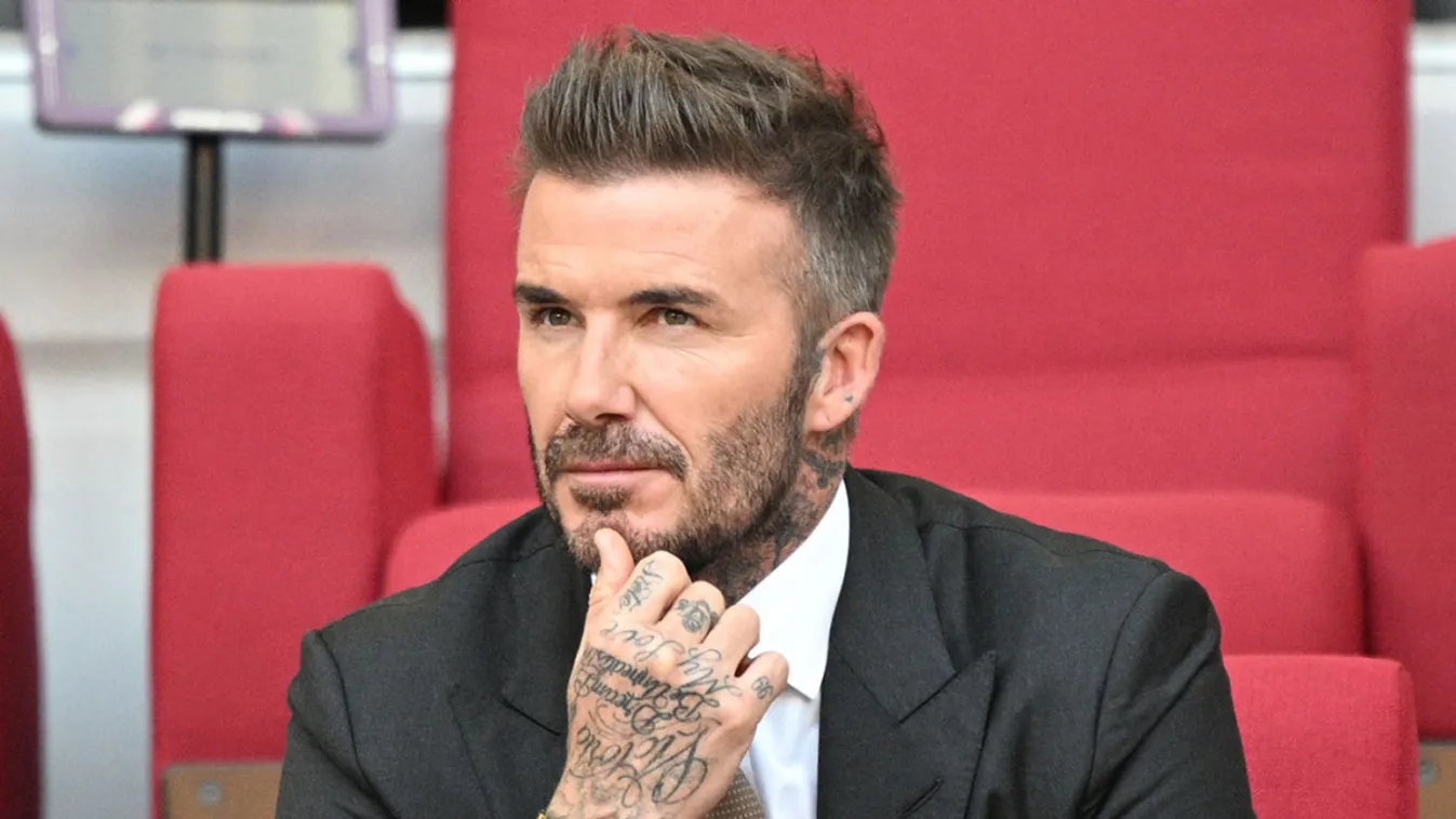 Végünk! Így mosolyog a szülinapi tortái felett David Beckham