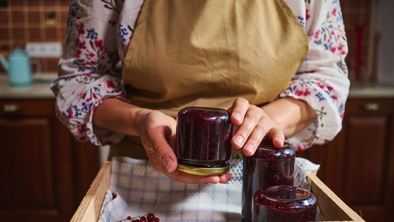 Ezzel az egyszerű módszerrel távolíthatod el a rozsdát a befőttesüveg tetejéről