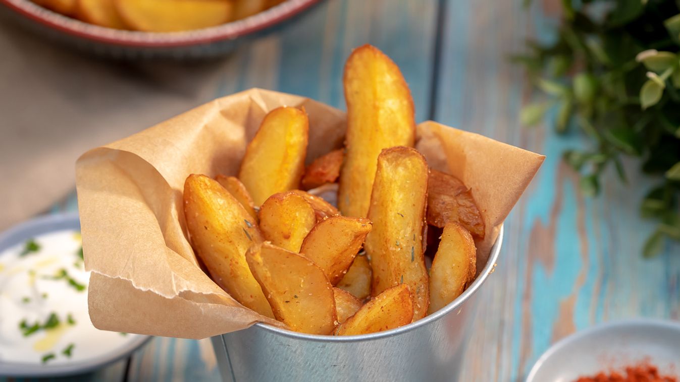 Így lesz istenien ropogós a fűszeres házi steakburgonya