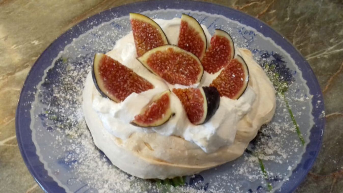 Fügés mini pavlova-torta