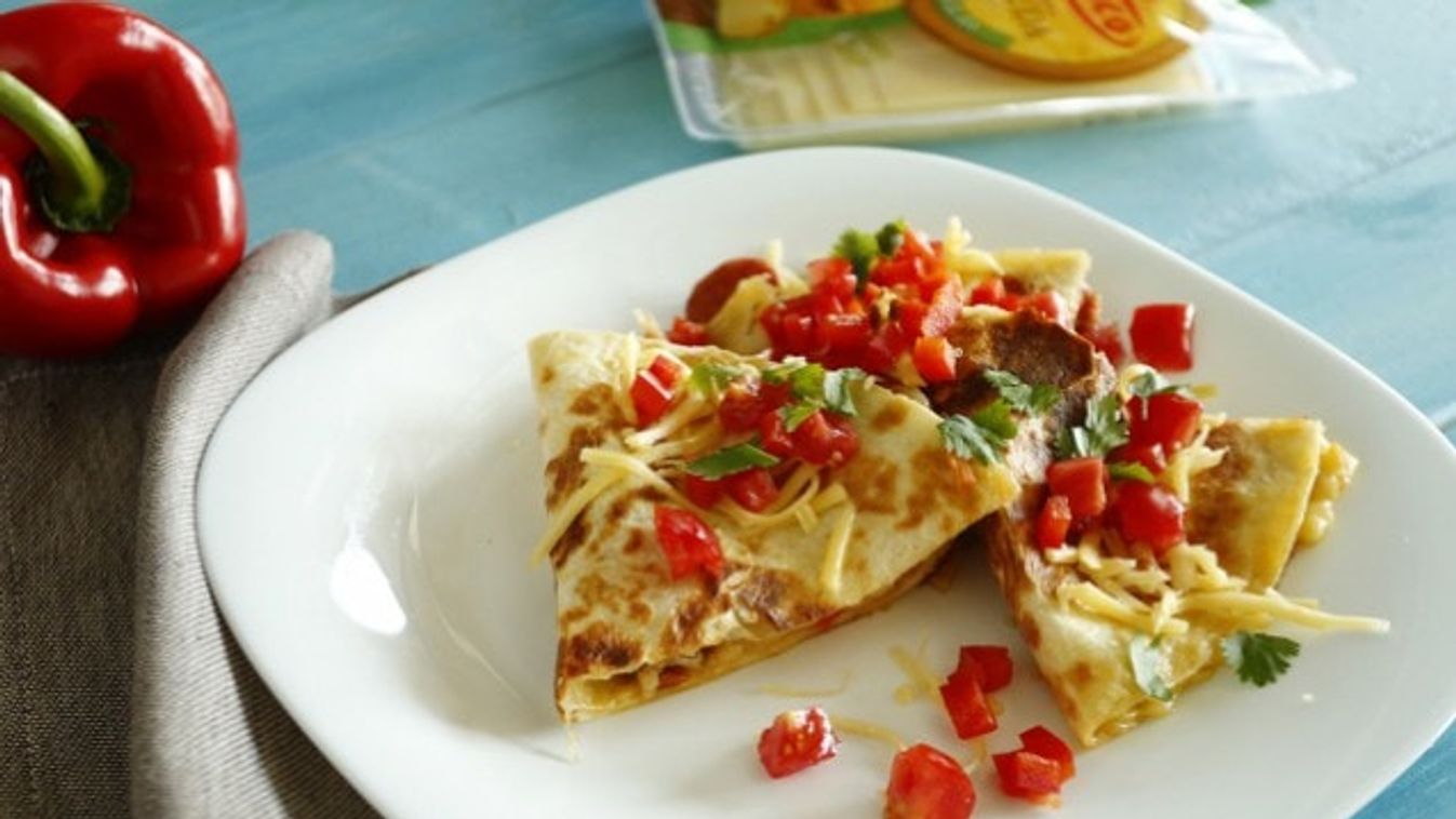 Sajtos-grillkolbászos quesadilla recept