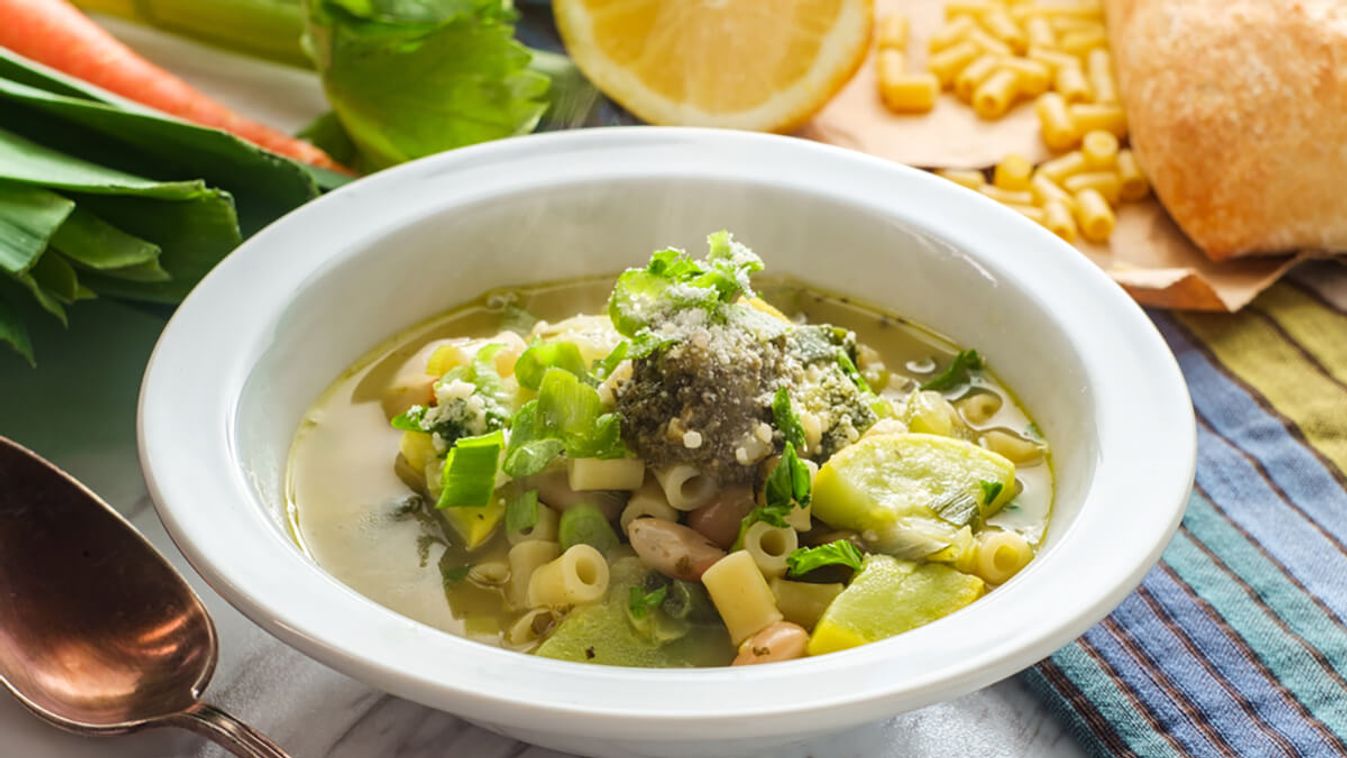 Zöld minestrone pestóval recept