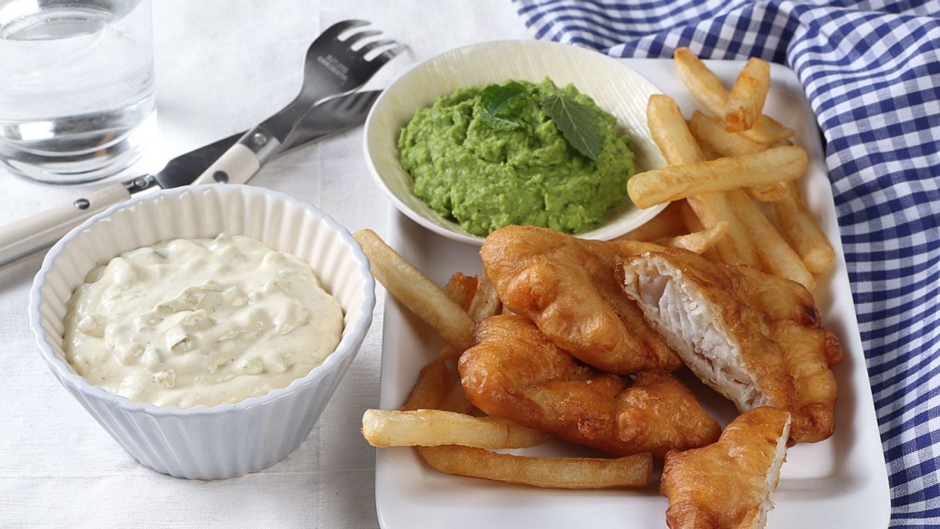 Fish & chips borsópürével, mártogatóssal és sült krumplival recept