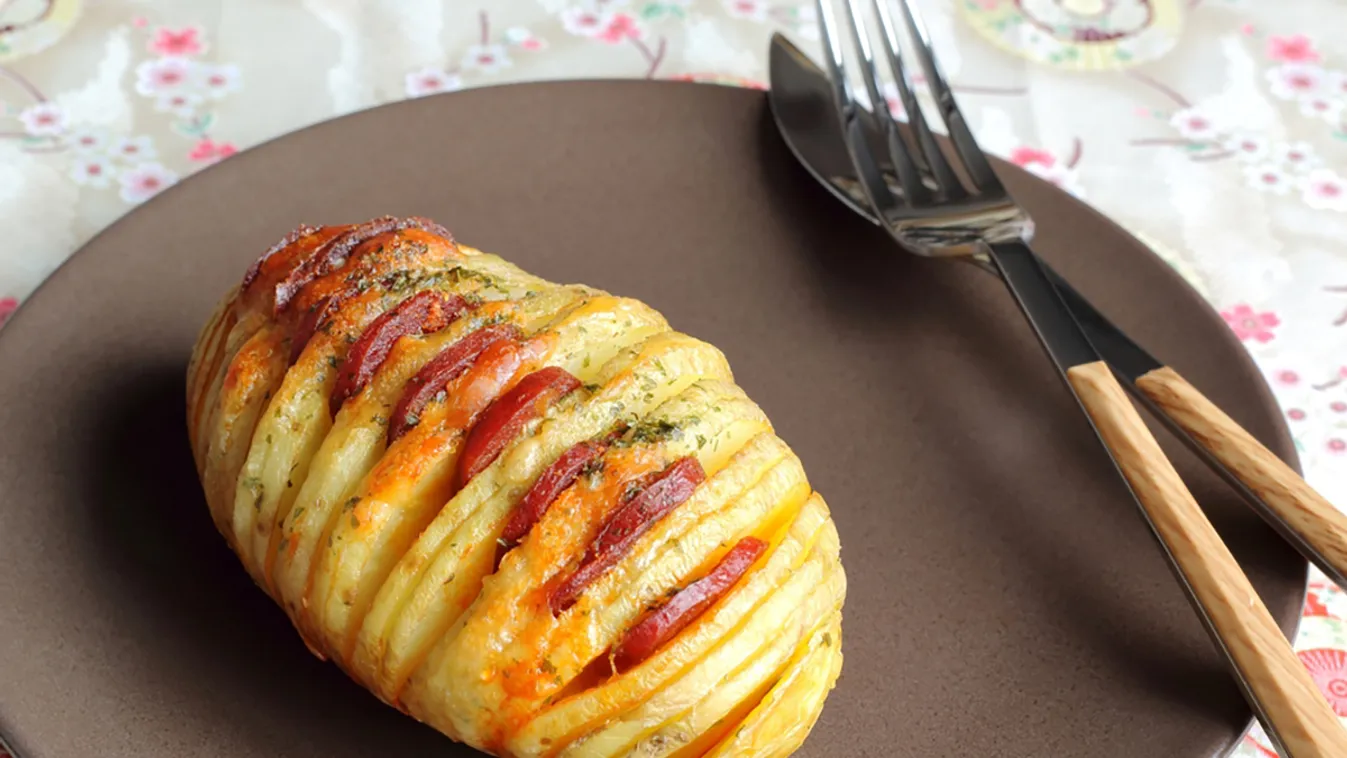 Kolbászos-sajtos Hasselback krumpli