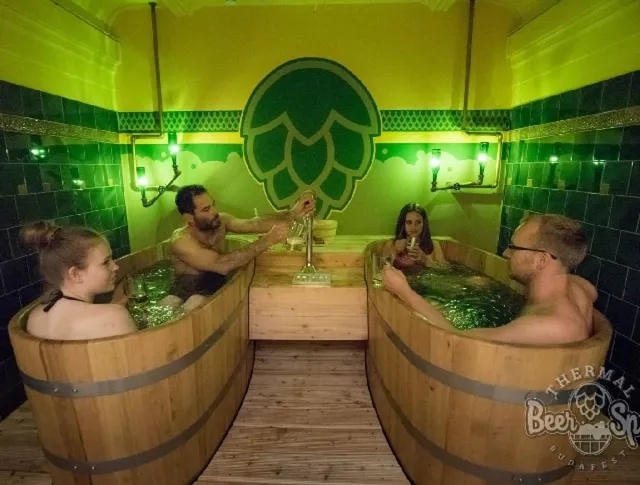 Széchenyi Gyógyfürdő, BeerSpa / Fotó: https://www.facebook.com/thermalbeerspa/