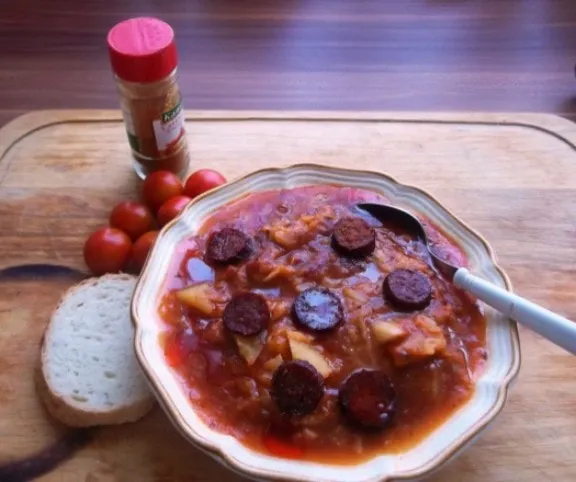 Paradicsomos kelkáposzta-főzelék kolbásszal  recept