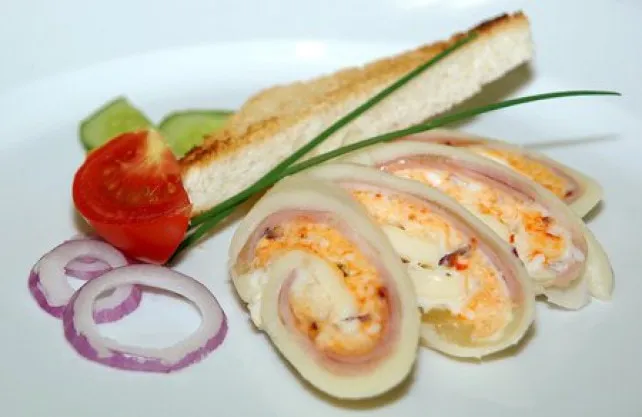 Sajtos-sonkás tekercs II. recept