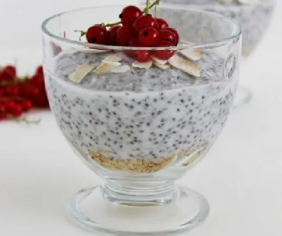 Kókuszos chiapuding ribizlivel recept