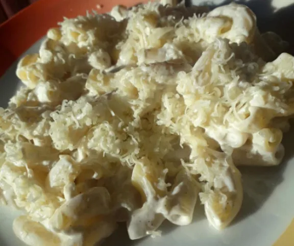 Fokhagymás-tejfölös tészta recept