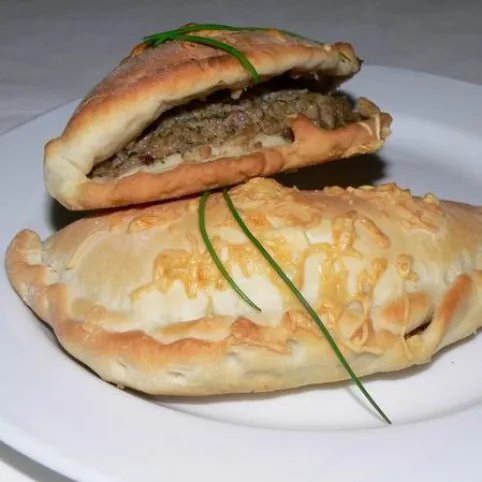 Kapros-tejfölös hússal töltött tésztabatyu recept