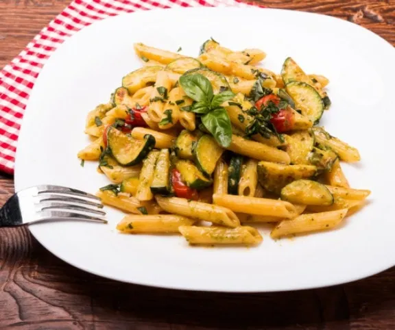 Cukkinis-paradicsomos penne recept