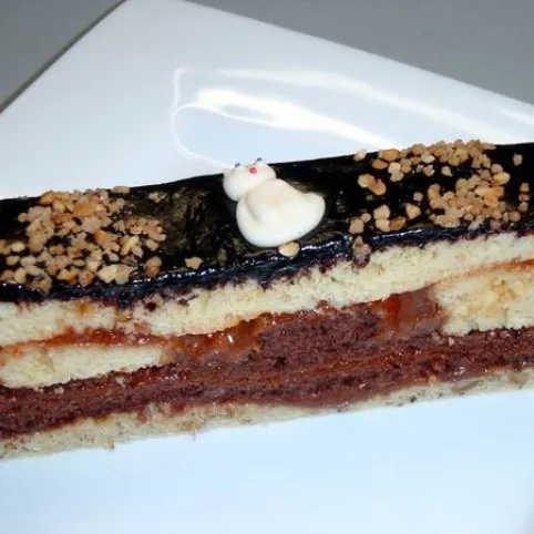 Csokoládétorta 3 ízű piskótával és lekvárral recept