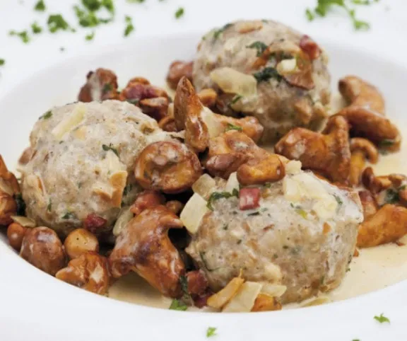 Zsemlegombóc gombamártással recept