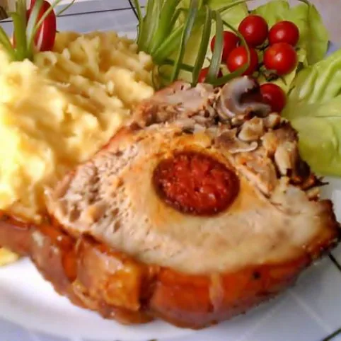 Kolbásszal töltött malackaraj recept