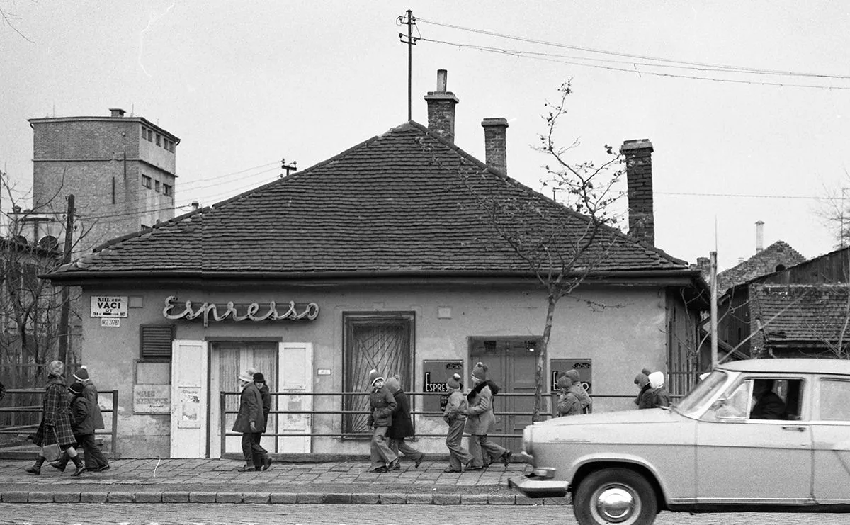 1976 - Presszó a Váci út, Fáy utca sarkán Budapesten a XIII. kerületben /Fotó: Fortepan Urbán Tamás