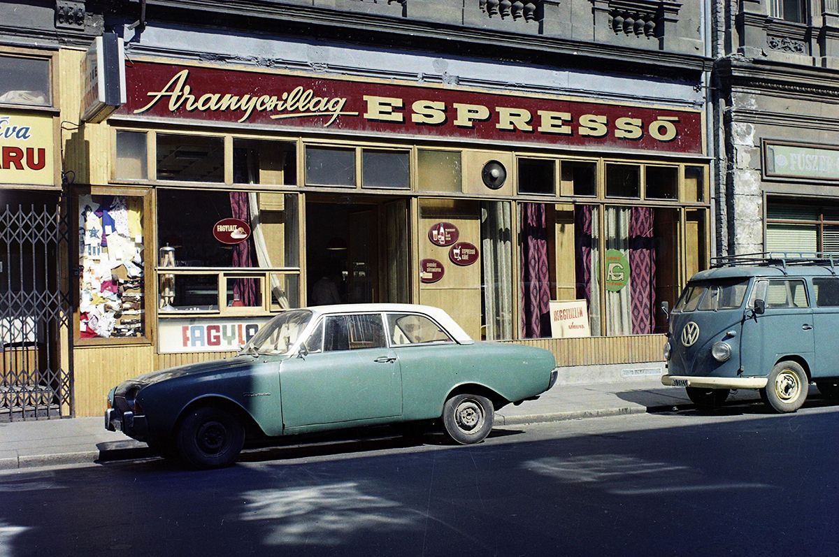 1972 Aranycsillag eszpresszó Budapesten a Kiraly (Majakovszkij) utca 78 szám alatt /Fotó: Fortepan - Bauer Sándor