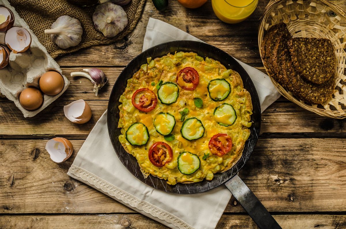 Fontos, hogy túl szaftos, vizes alapanyag ne kerüljön a frittatába, mert eláztatja.