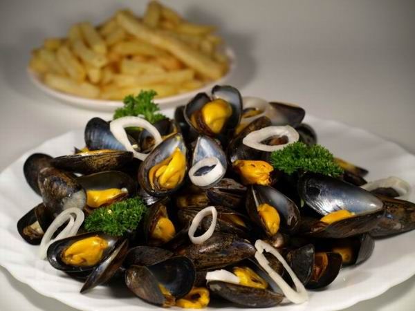 Nemzeti étel a moules frites, vagyis a kagyló sült krumplival