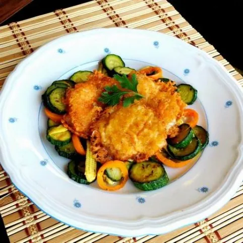 Sajtkéregben sült hal grillezett zöldségekkel recept