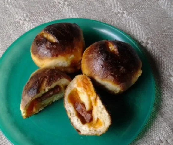 Füstölt kolbásszal töltött buci recept