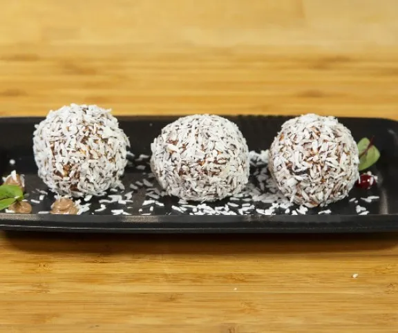 Cseresznyés-zabos kókuszgolyó recept