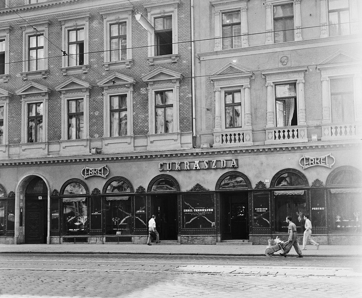 1960-ban így festett a Hauer cukrászda a Rákóczi úton /Fotó: Fortepan - Bauer Sándor