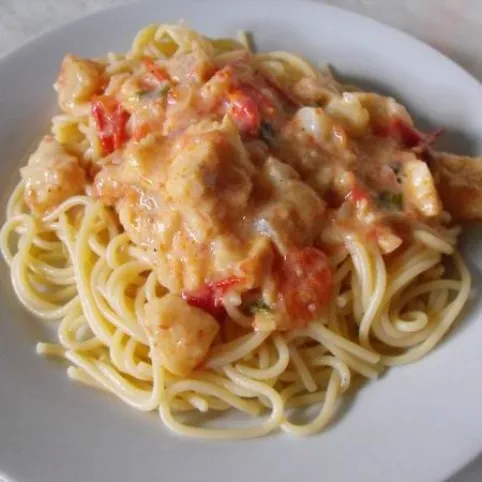 Spagetti bazsalikomos hallal recept