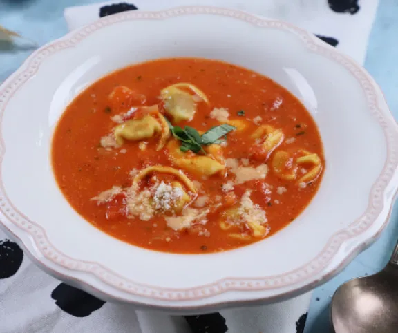 Paradicsomleves tortellinivel egyszerűen recept