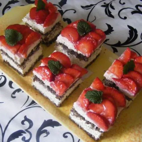 Diós-túrókrémes eperkocka recept