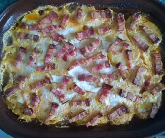 Rakott krumpli kétféle kolbásszal - lépésről lépésre recept