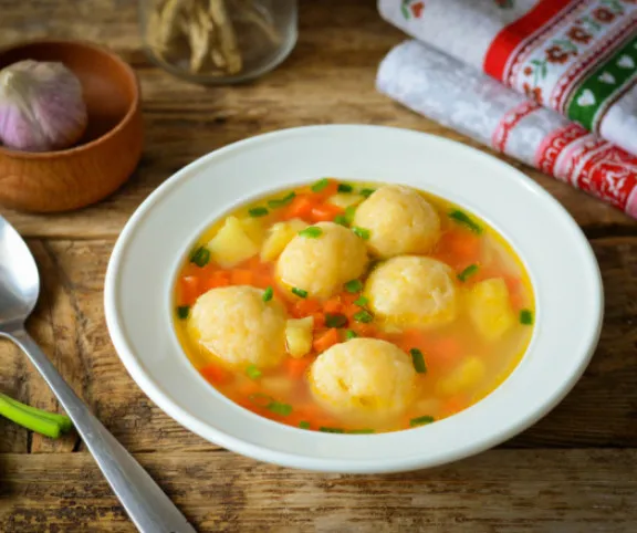Zöldségleves sajtgombóccal recept