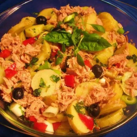 Mediterrán burgonyasaláta tonhallal recept