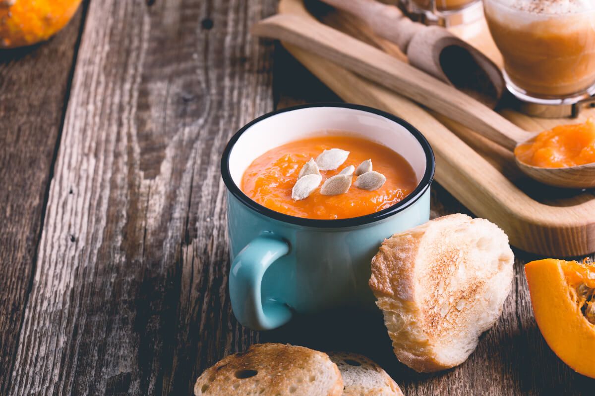 Vegán karácsonyi menü: fűszeres sütőtökkrémleves