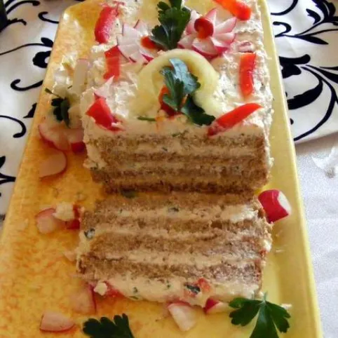 Sós túrótorta barnakenyérből recept