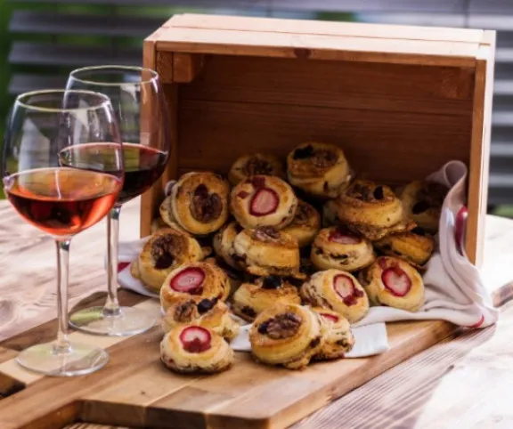 Ide Süss! Szandi serrano sonkás és camambertes pogácsái recept