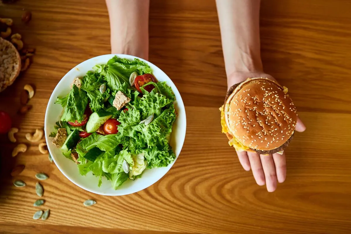 A 80/20-as szabály alapján a heti menübe egy alkalommal akár a hamburger is beleférhet (Fotó: Shutterstock)