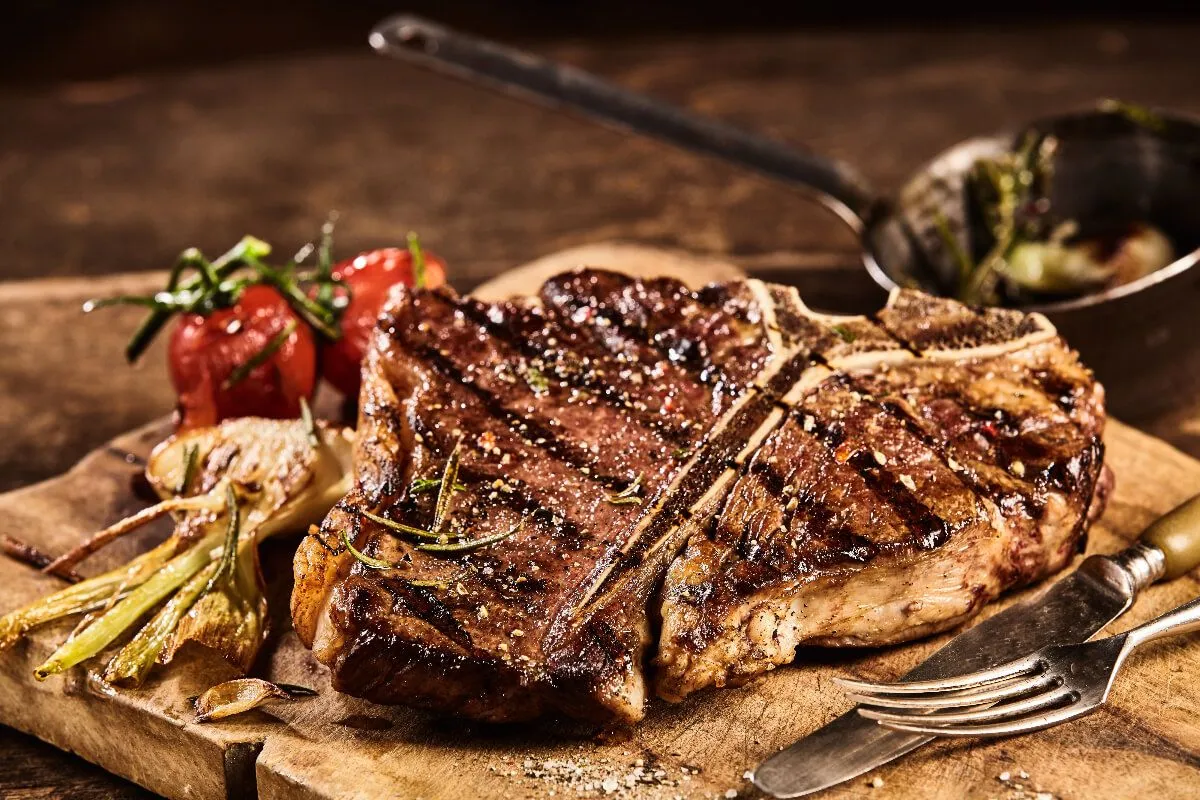 A legandás T-bone steak (Shutterstock)