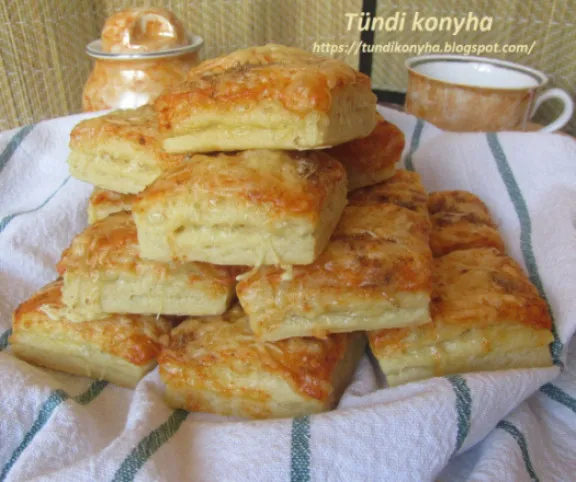 Tejfölös-sajtos kocka pogácsa recept