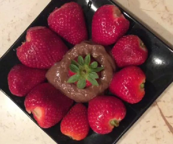 Avokádós csokikrém eperrel recept