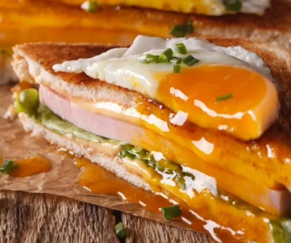 Croque Madame (francia melegszendvics tojással) recept