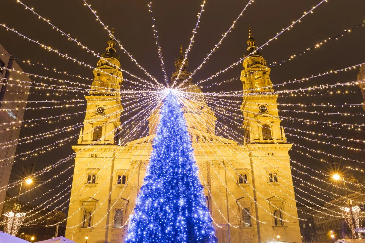 November 18-án nyitja meg kapuit a Vörösmarty téri és Szent István téri karácsonyi vásár is. / Fotó: Shutterstock