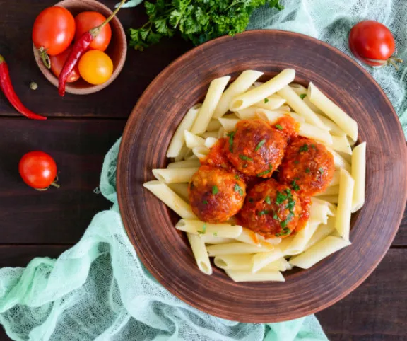 Paradicsomos húsgombóc penne tésztával recept