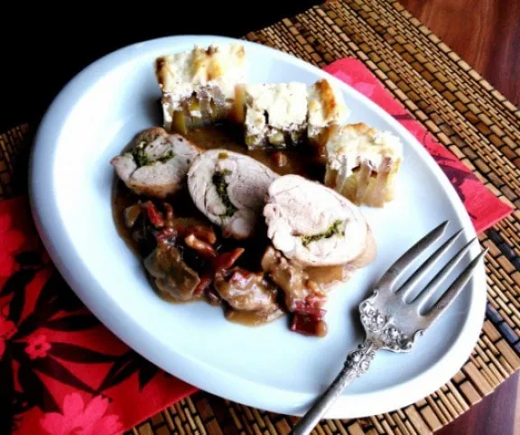 Göngyölt pulyka füstölt sajtos rakott karalábéval recept