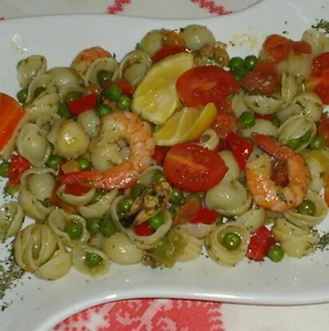 Zöldborsós kagylótészta tengeri gyümölcsökkel recept