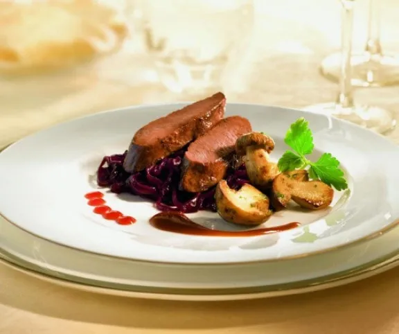 Őzgerinc pikáns lila káposztával recept